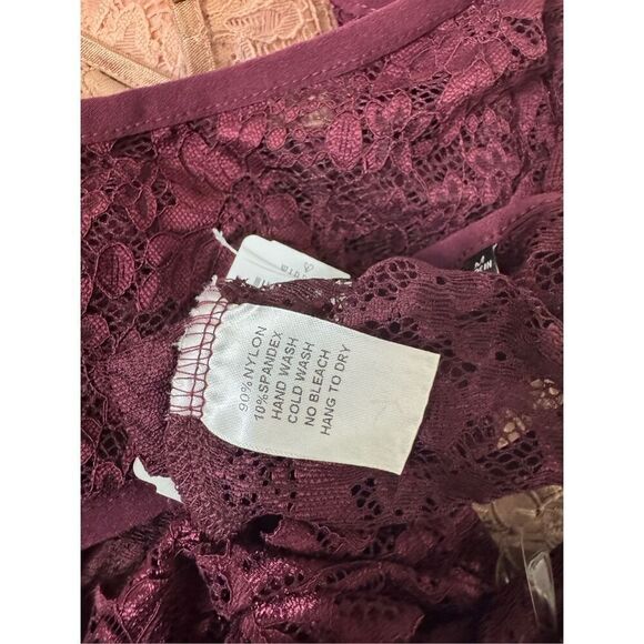 Windsor laced red bodysuit - Picture 9 of 9